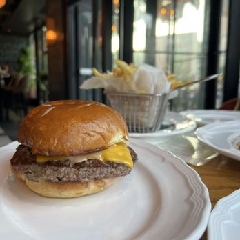 Americano, Lincoln Park - Smashburger - Cocktail Bars Near Me - Chicago, Illinois