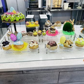 Cinnaholic - Display case - Bakeries Near Me - Noblesville, Indiana Cinnaholic - Display case - Bakeries Near Me - Noblesville, Indiana