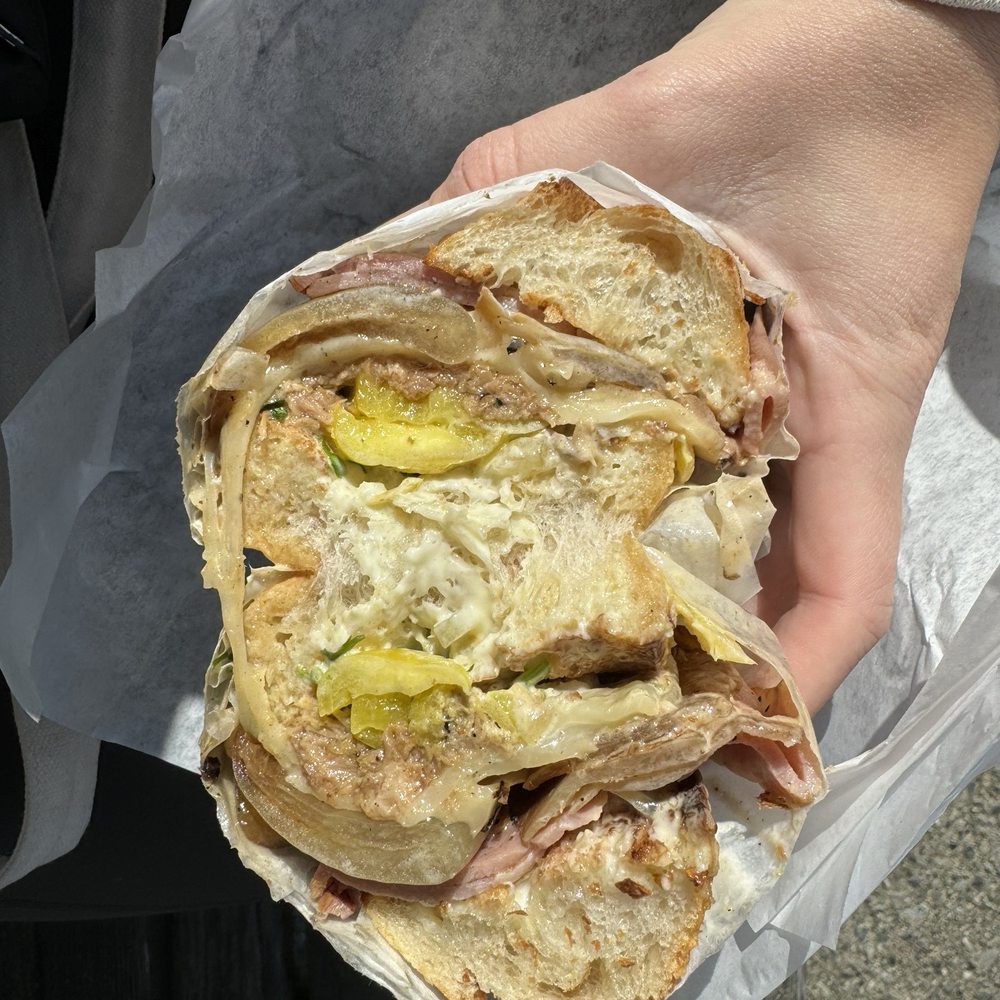 Un Bien - The Press - Caribbean Near Me - Seattle, Washington