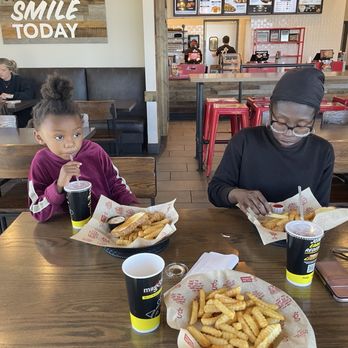 Huey Magoo's - Chicken Shop Near Me - Springfield, Missouri