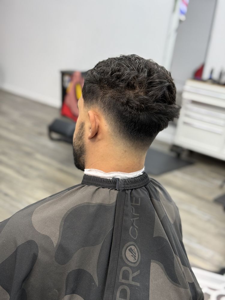 Daniel The Barberr Logo