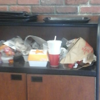 Carl's Jr - Trash was overflowing - Fast Food Near Me - Baker, California