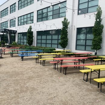 Edison Brewing - Outdoor seating - Breweries Near Me - Gahanna, Ohio