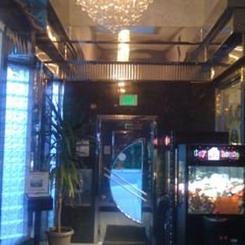 Starlite Diner - Chandelier in Front Entry - Diners Near Me - Allentown, Pennsylvania Starlite Diner - Chandelier in Front Entry - Diners Near Me - Allentown, Pennsylvania