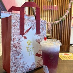 Fanhua Blossom - Cheese Grape Boom with Agar Boba, Fanhua Blossom reusable cooler bag, wall photo op