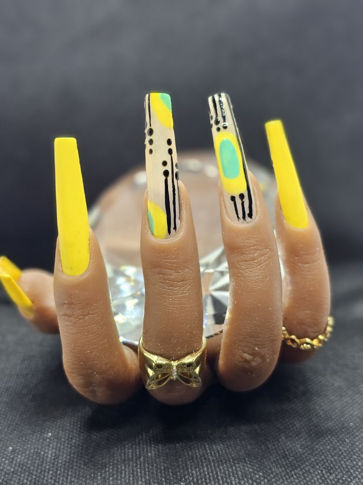 Sheena's Wellness Center for Nails Logo
