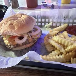 Detroit Street Bar & Grill - Cheese burger