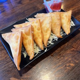 Crab Rangoons (6) Crab Rangoons (6)