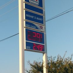 Marathon Gas & Mishie's Mart - The roadside marquee