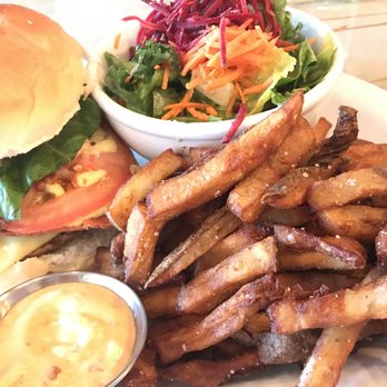MeeT on Main - Comfort Food Near Me - Vancouver, British Columbia