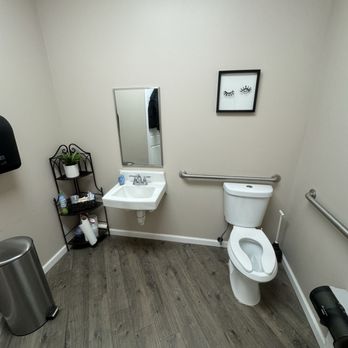 KiKi Beauty Bar - Bathroom - Spray Tanning Near Me - Pittsburgh, Pennsylvania KiKi Beauty Bar - Bathroom - Spray Tanning Near Me - Pittsburgh, Pennsylvania