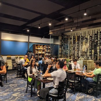Bottles - Dinning Room - Sandwiches Near Me - Guaynabo, Puerto Rico