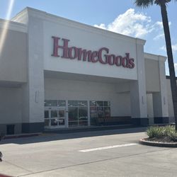 HomeGoods - Front of store