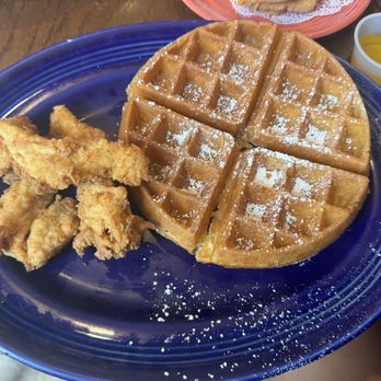 Le Peep - Fried Chicken & Waffle - Breakfast & Brunch Near Me - Houston, Texas