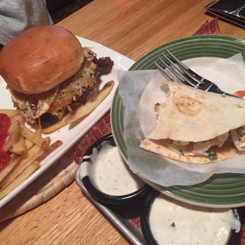 Applebee's Grill + Bar - Applebees Germantwn Md there is BUGS IN THE FOOD ESPECIALLY ALL THE DIPPING SAUCE DONT - American Near Me - Germantown, Maryland