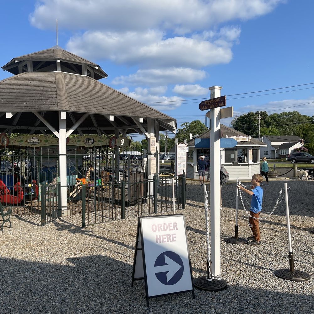 Lenny & Joe's Fish Tale - Large outdoor area with carousel and ice cream stand. - Seafood Near Me - Madison, Connecticut Lenny & Joe's Fish Tale - Large outdoor area with carousel and ice cream stand. - Seafood Near Me - Madison, Connecticut