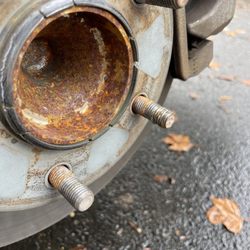 John's Auto Care - Bottom right wheel stud