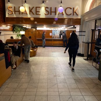 Shake Shack Chicago Athletic Association - Fast Food Near Me - Chicago, Illinois Shake Shack Chicago Athletic Association - Fast Food Near Me - Chicago, Illinois