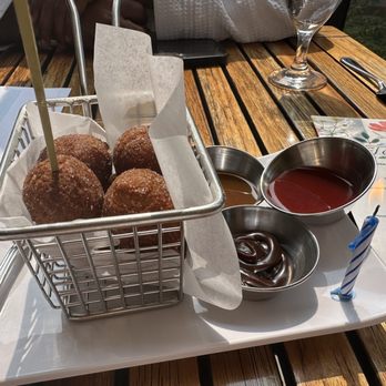 Elmwood Spa - Dessert : Mini donuts - Day Spas Near Me - Toronto, Ontario