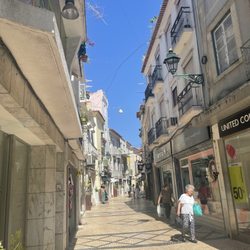 Sem Horas - Street near restaurant