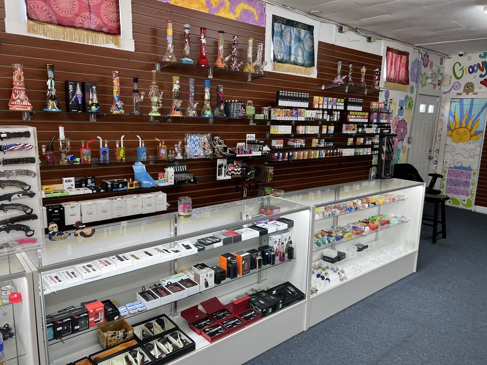 HAPPY HIPPY THE SMOKE SHOP Updated October 2024 101 S Mildred St