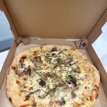 La Bicyclette - Champignons pizza. - French Near Me - Carmel, California La Bicyclette - Champignons pizza. - French Near Me - Carmel, California