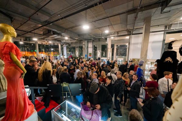 Julien's Auctions by null