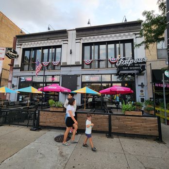 Fatpour Tap Works Wicker Park - Sports Bars Near Me - Chicago, Illinois