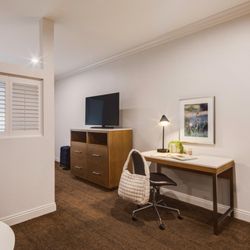Ayres Hotel & Spa Moreno Valley - King Partition Room
