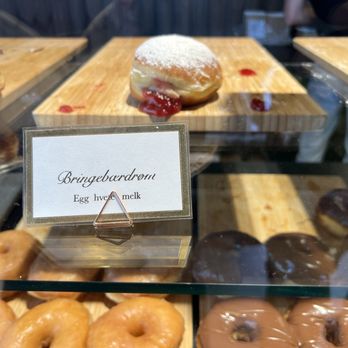 Donutbakeren - Display case - Donuts Near Me - Bergen