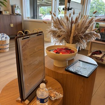 Must Have Nails - Snacks and refreshments! - Nail Salons Near Me - Sunnyvale, California