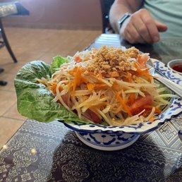 Green papaya salad
