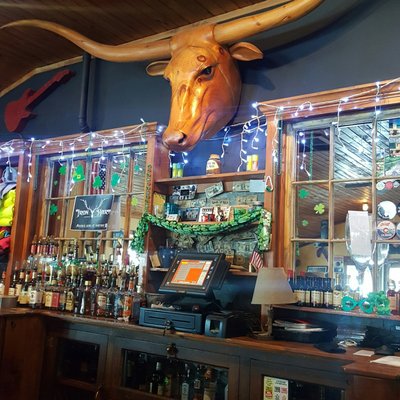 Arlo's Country Store by null