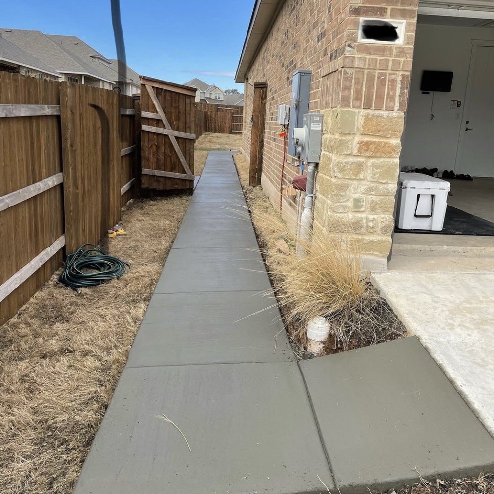 Ace Contractors - Front yard walkway - Masonry/Concrete Near Me