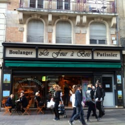 Le Four à Bois - Devanture de la boulangerie.