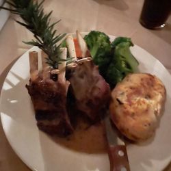 Alexanders Steakhouse & Pizzaria - Rack of Lamb