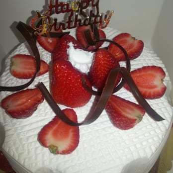 Sheng Kee Bakery - Fresh round starwberry cake - Bakeries Near Me - Richmond, California