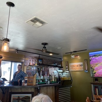 BoatHouse Cafe & Grille - Bar - Burgers Near Me - Meadview, Arizona