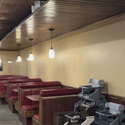 Diffy's Family Restaurant - Booths