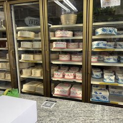 Pasteleria Luceros - Variety of Tres Leche cakes