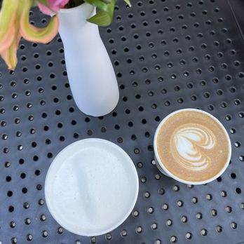 Monorail Espresso - London Fog (left) & Latte (right) - Coffee & Tea Near Me - Seattle, Washington Monorail Espresso - London Fog (left) & Latte (right) - Coffee & Tea Near Me - Seattle, Washington