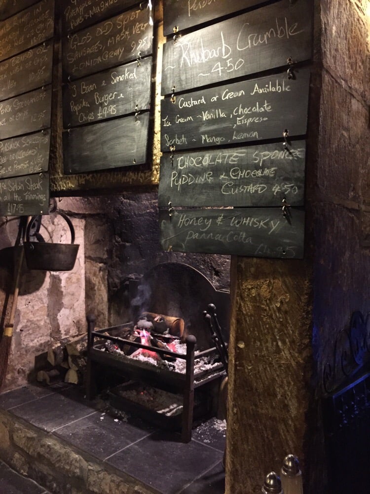 THE ROYAL OAK Updated September 2024 20 Photos Saint Marys Street