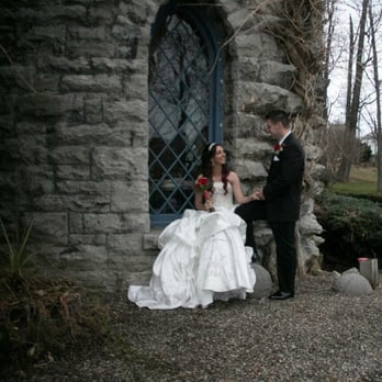 Beardslee Castle - December wedding - American Near Me - Little Falls, New York Beardslee Castle - December wedding - American Near Me - Little Falls, New York