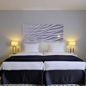 Radisson Blu - BusinessClass Zimmer schwarz - Hotels Near Me - Dusseldorf, NW