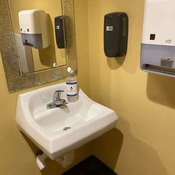 Ruby Slipper Pensacola - Sry nice and clean restroom - Breakfast & Brunch Near Me - Pensacola, Florida