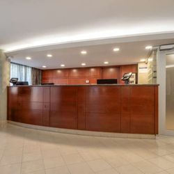 Best Western Plus Ottawa City Centre - Front Desk
