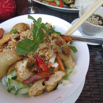 An Nam - tofu vermicelli bowl. one of the best bowls of bun I've eaten anywhere, ANYWHERE. And it was meat-free. What?!? Crazy. - Vietnamese Near Me - Munich, BY