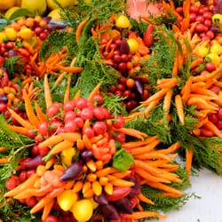 Bauernmarkt - Frische bunte Kräutersträuße