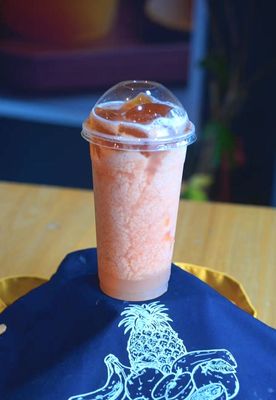 Yifang Taiwan Fruit Tea UW by null