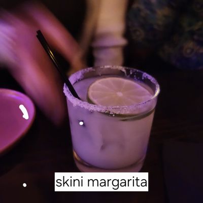 Fonda Del Barrio by null